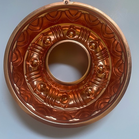 Vintage Round rose gold/copper Jello Ring Mold - with hanger 3 1/2 cup - Picture 4 of 8